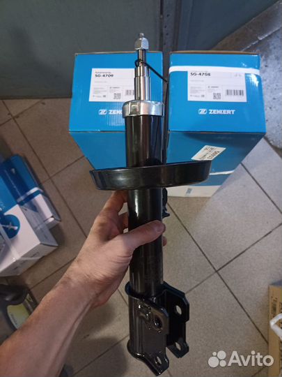 Амортизатор передний левый Opel Astra G