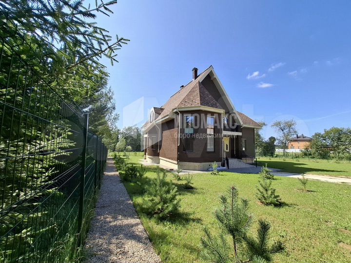 Коттедж 290 м² на участке 21 сот.