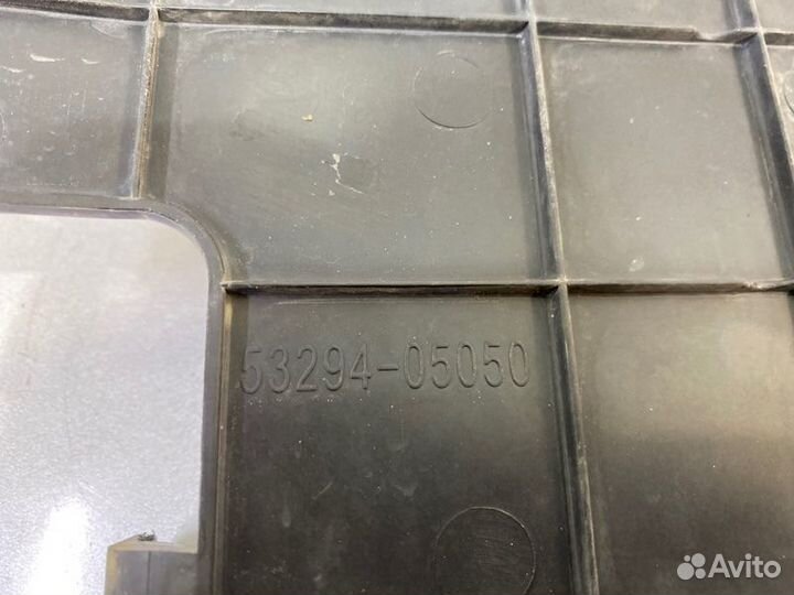 Дефлектор радиатора левый Toyota Avensis T270