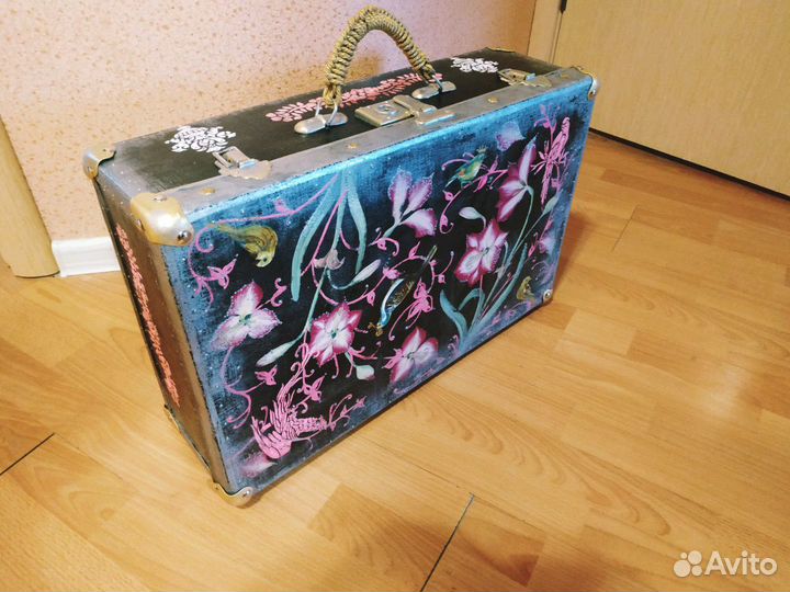 Винтажный чемодан