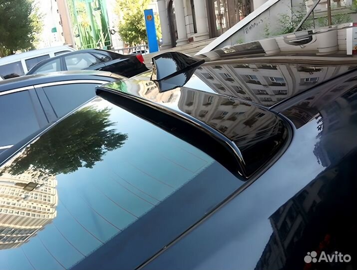 Спойлер козырек на заднее стекло Toyota Camry 40