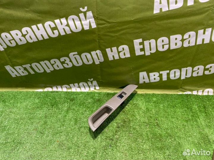 Кнопка стеклоподъемника Nissan Tiida Latio SC11