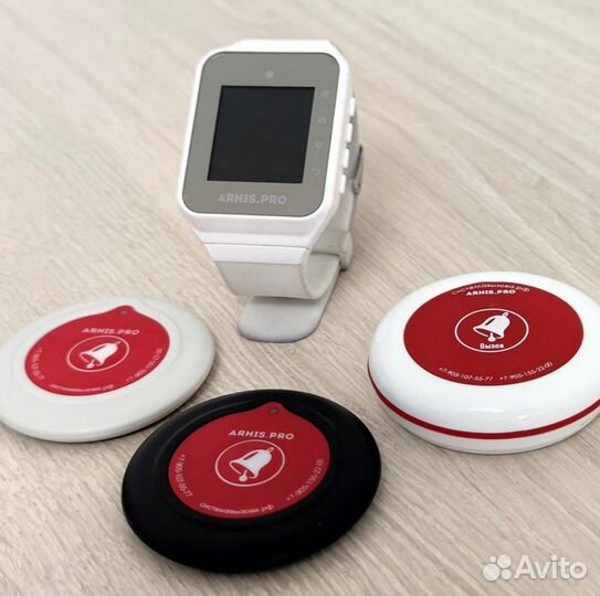 Комплекты вызова персонала: кнопка вызова и часы