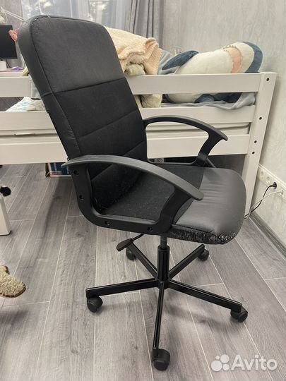 Офисное кресло