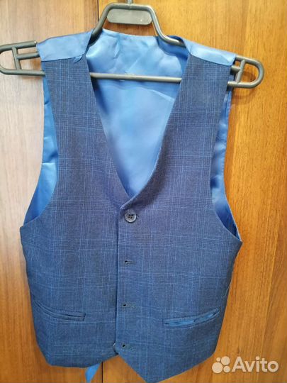 Костюм тройка