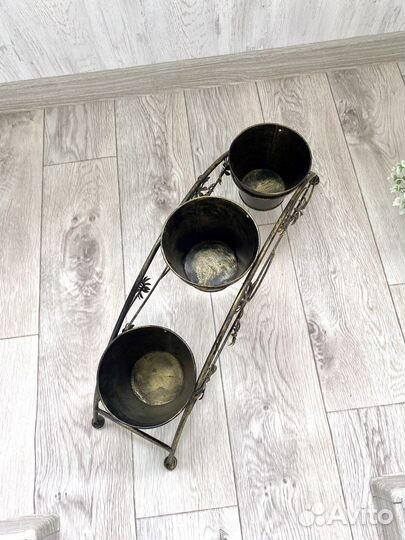 Металлическая подставка для цветов на подоконник