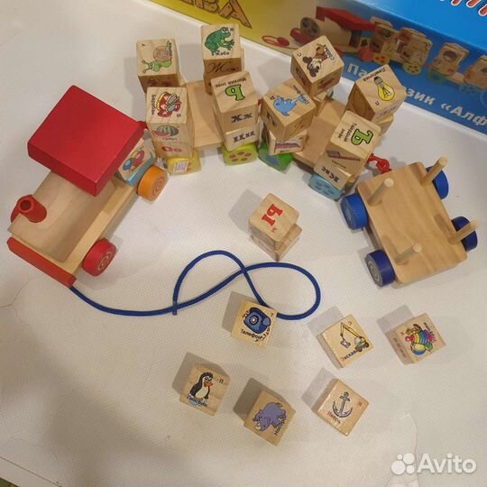 Деревянный паровозик-алфавит