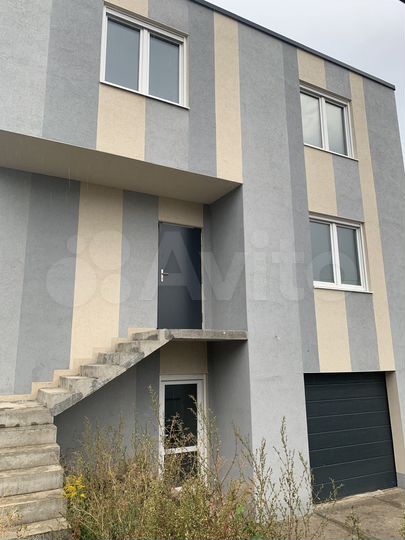Коттедж 215,5 м² на участке 6,5 сот.