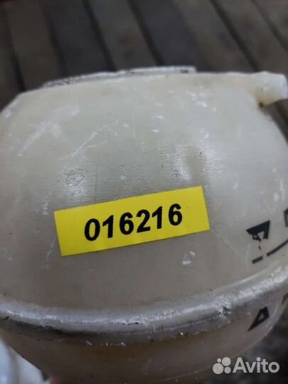 Расширительный бачок Volkswagen Passat B4 1H012140