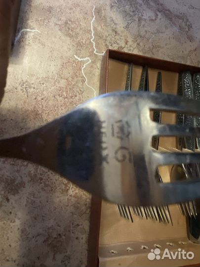 Набор из ножей и вилок