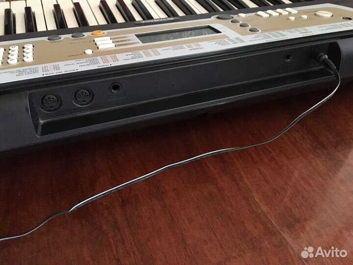 Yamaha PSR R200