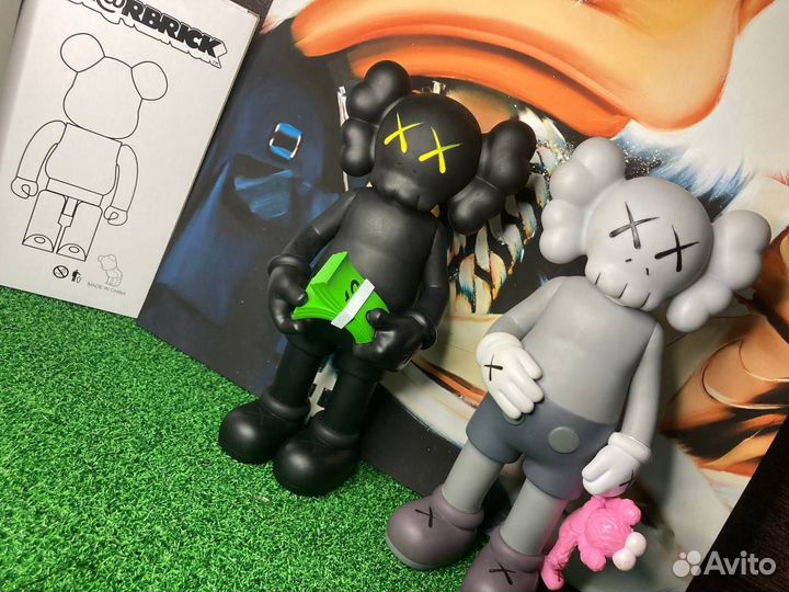 Фигурка kaws