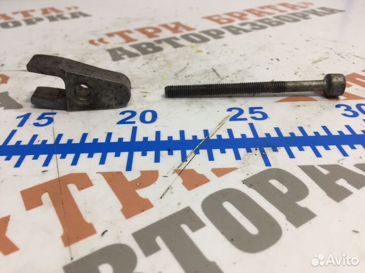 Мерседес E-Класс кронштейн форсунки