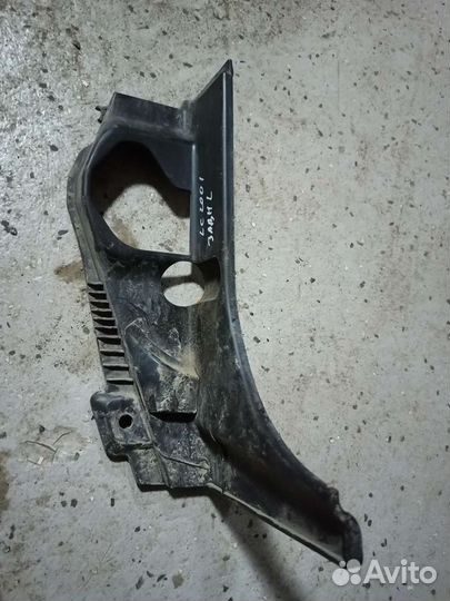 Накладка петли багажника задняя левая Toyota Land