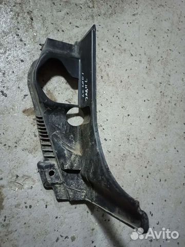 Накладка петли багажника задняя левая Toyota Land