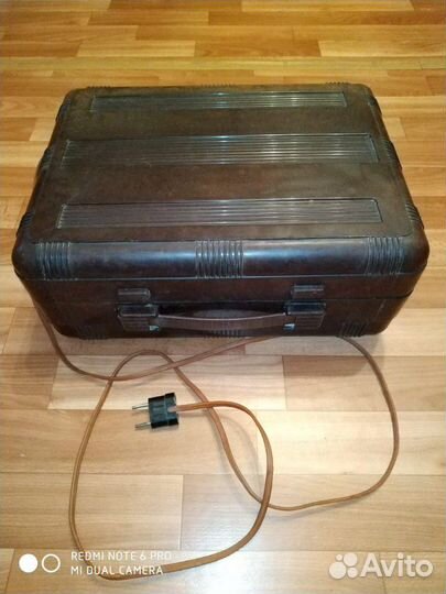 Ретро патефон-грамофон 