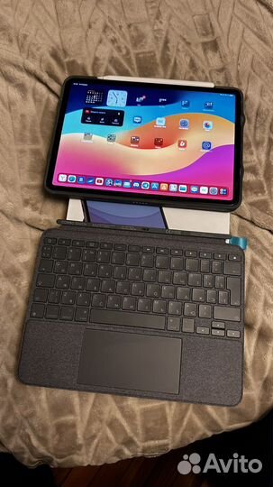 Чехол-клавиатура Logitech Combotouch iPad Pro 11