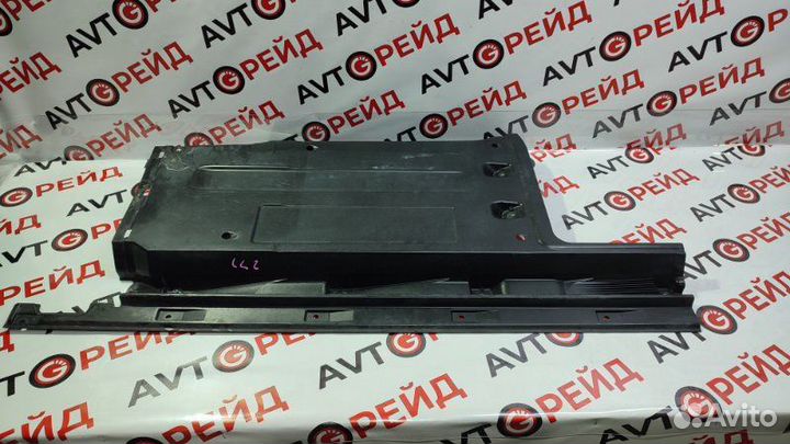 Защита двигателя правая Audi Q5 8R cdnc 06.07.2009