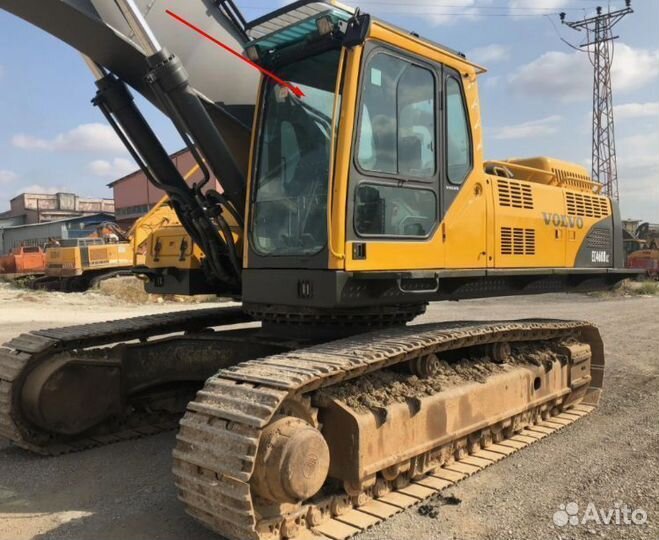 Стекло правое у стрелы на экскаватор Volvo EC 460