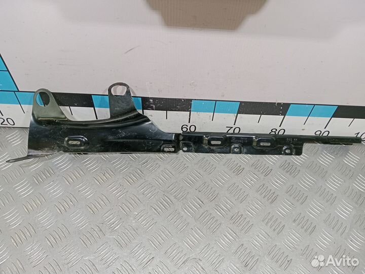 Б/У Кронштейн правый накладки порога VW Pas#001