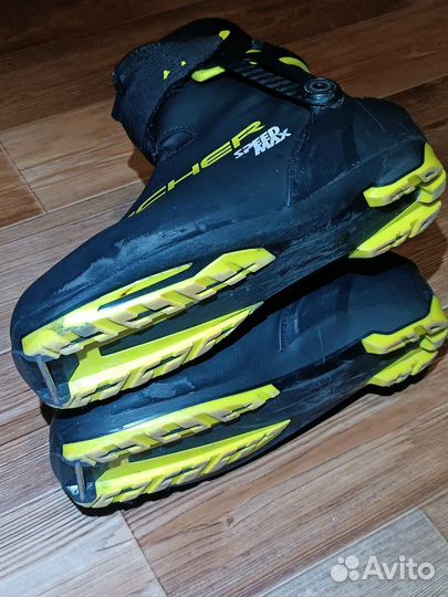 Лыжные ботинки