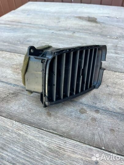 Дефлектор правый Honda Civic 4D 1.3 2008