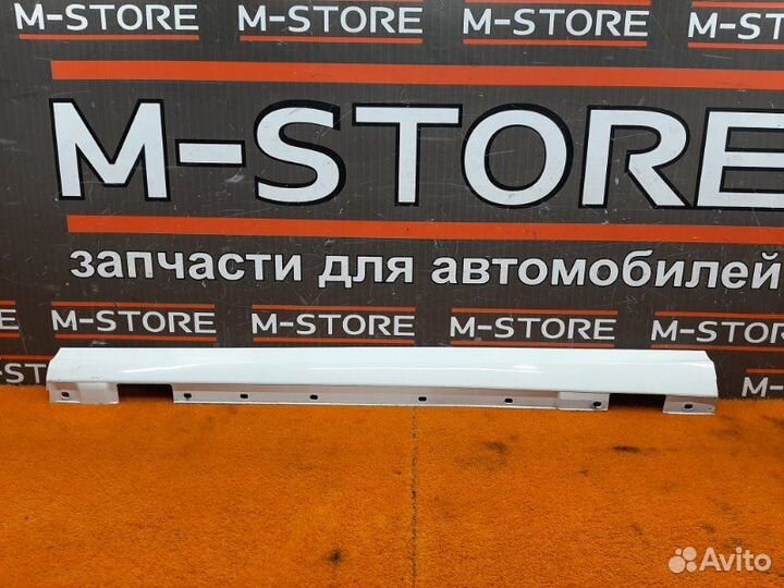 Накладка на порог левая Mercedes-Benz C-Class W204