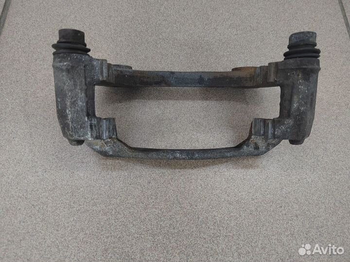 Скоба переднего суппорта Hyundai Creta 1 15-20