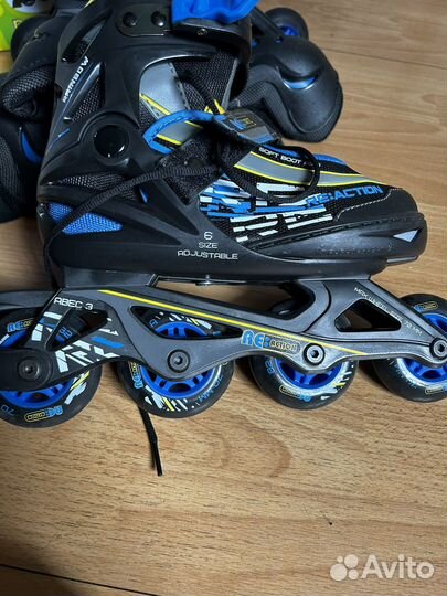 Набор роликовых коньков, шлем, защита