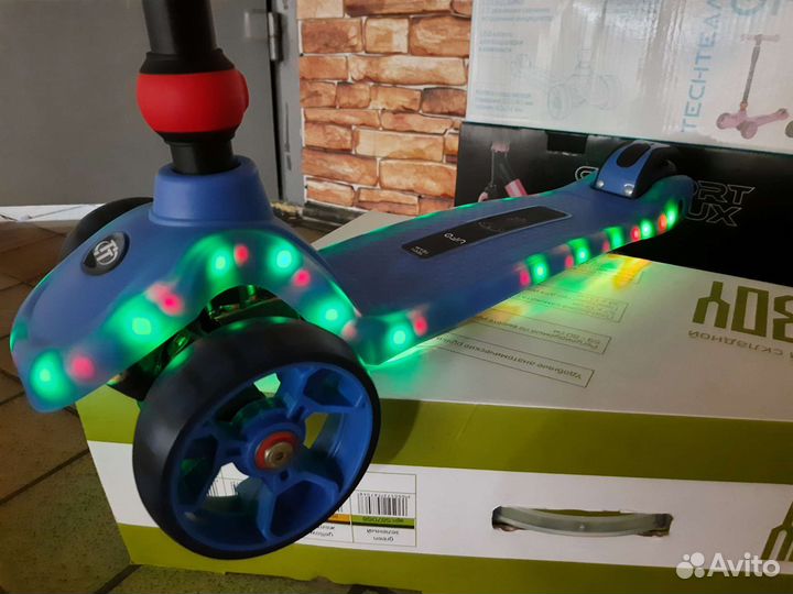 Самокат трехколесный