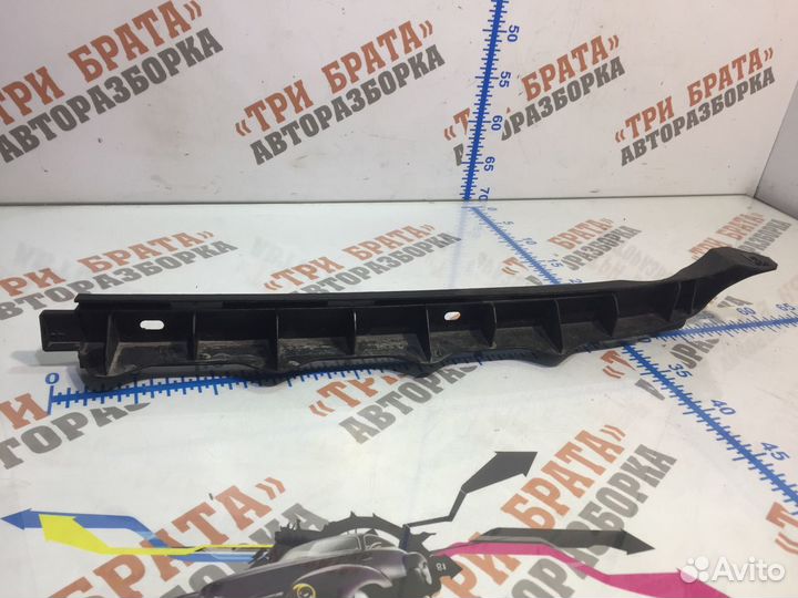 Шкода Октавия Кронштейн бампера заднего