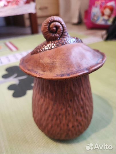 Керамический горшок с крышкой