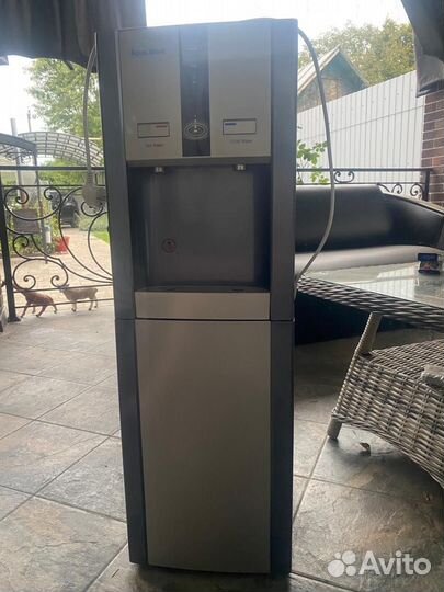 Кулер для воды напольный