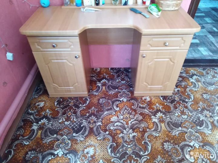 Стол туалетный