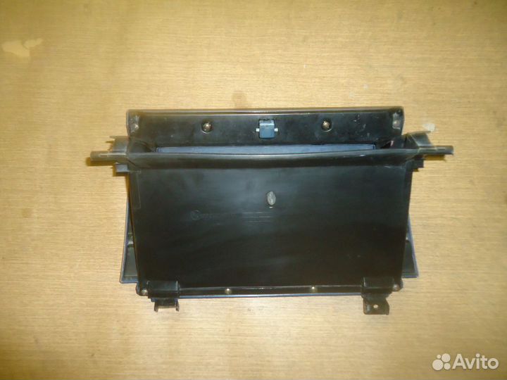 Бардачок Nissan Largo kugnc22