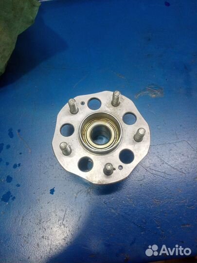 Продам ступицу переднюю хонда прилюд 5