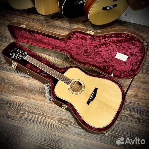 Акустическая гитара, новая + кейс и аксессуары
