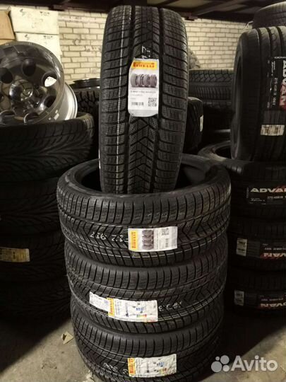 Pirelli Scorpion Winter RFT 315/35 R22 и 275/40 R22 111V