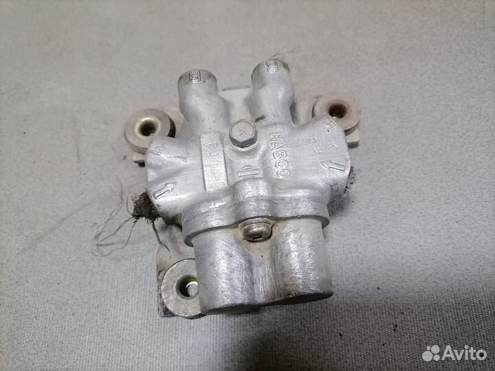 Распределитель тормозов Nissan Primera P11