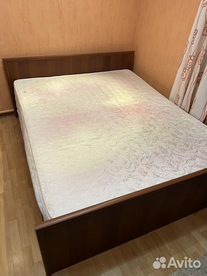 Кровать