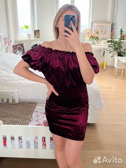 Платье бархатное 42