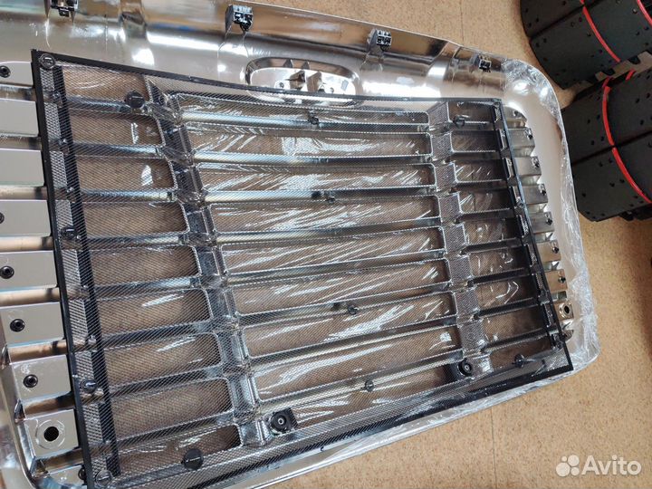 Решетка радиатора Cascadia