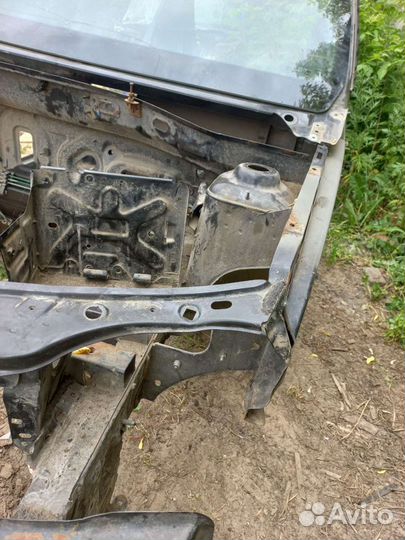 Передняя часть Renault Sandero Stepway