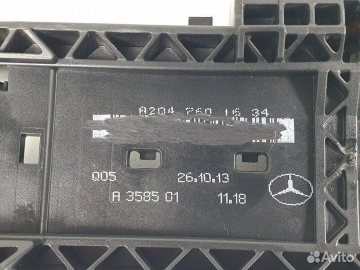 Кронштейн ручки двери задний правый Mercedes-Benz