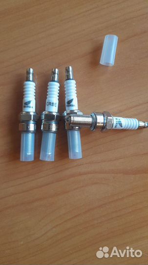 Свеча зажигания CR8E