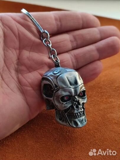 Брелок череп терминатора брелок для ключей