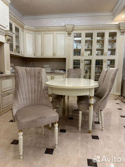 Кухонный стол и стулья