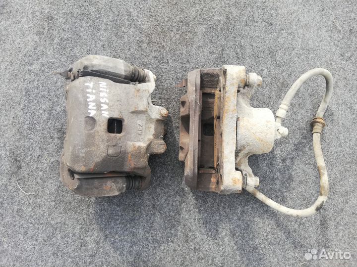 Суппорт передний левый правый Nissan Teana J32