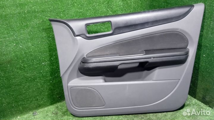 Обшивка двери передней правой Ford Focus