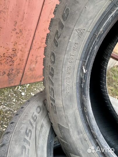 Pirelli Ice Zero 215/60 R16 99T